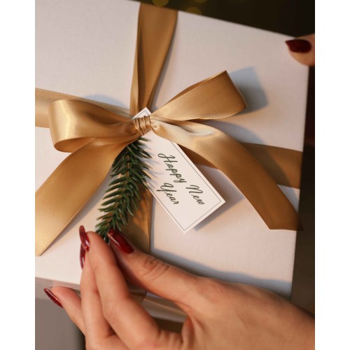 Новорічний подарунок. Чайно-медовий бокс зі свічкою Новорічний подарунок. Чайно-медовий бокс зі свічкою